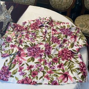 Jones, New York flower button down blouse size extra large it’s 100% linen